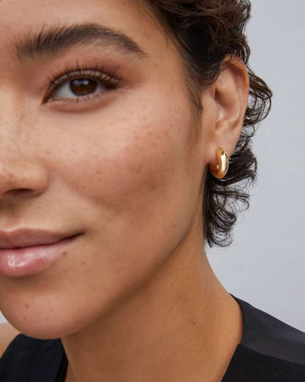 Mikki Metal Huggie Earrings in Gold