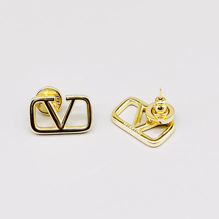 V stud Gold earrings